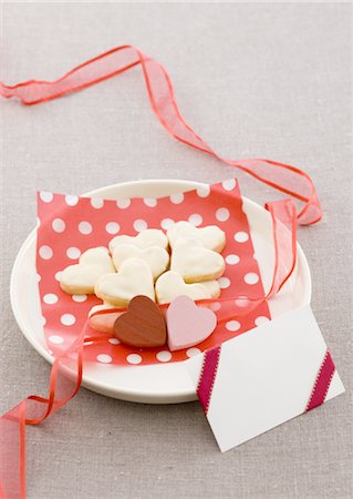 simsearch:670-06451516,k - Biscuits en forme de coeur Photographie de stock - Premium Libres de Droits, Code: 670-03734428