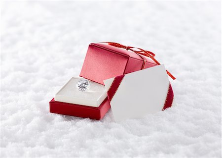Jewel in gift box Foto de stock - Sin royalties Premium, Código: 670-03734434