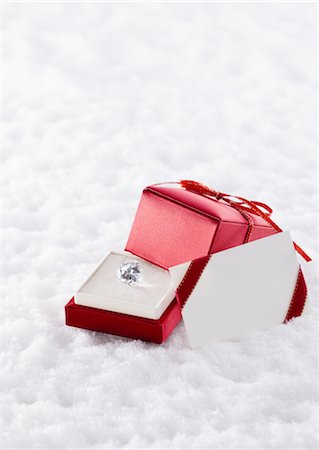 Jewel in gift box Foto de stock - Sin royalties Premium, Código: 670-03734435