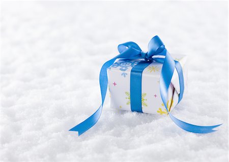 Gift box Stock Photo - Premium Royalty-Free, Code: 670-03734442