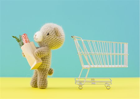sac de papier - Ours en peluche tricot shopping Photographie de stock - Premium Libres de Droits, Code: 670-03734574