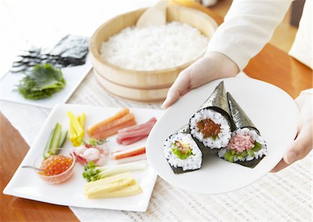 Hand-rolled sushi Stock Photo - Premium Royalty-Free, Code: 670-03885714