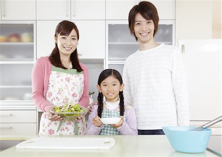 simsearch:670-03734272,k - Parents et sa fille dans la cuisine Photographie de stock - Premium Libres de Droits, Code: 670-03885759