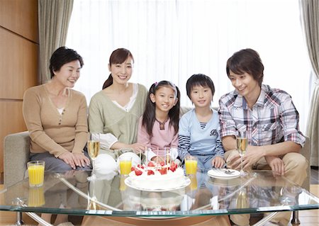 simsearch:670-03709960,k - Three-generation family having a birthday party Foto de stock - Sin royalties Premium, Código: 670-03885844