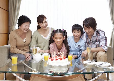 simsearch:670-03709960,k - Three-generation family having a birthday party Foto de stock - Sin royalties Premium, Código: 670-03885845