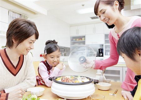 Parents and kids sitting around yosenabe Stock Photo - Premium Royalty-Free, Code: 670-03885880
