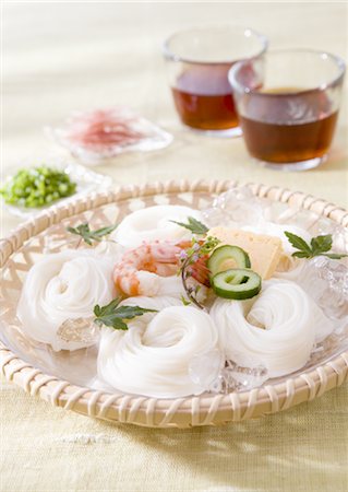 simsearch:670-03709960,k - Fine noodles Foto de stock - Sin royalties Premium, Código: 670-03886029