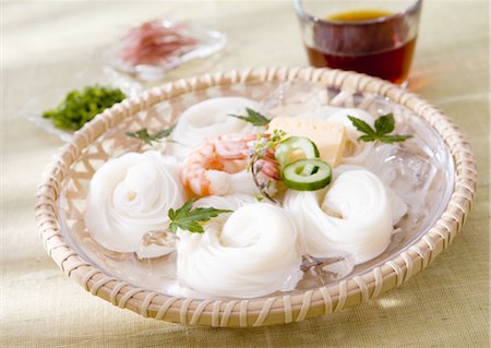 simsearch:670-03709960,k - Fine noodles Foto de stock - Sin royalties Premium, Código: 670-03886030