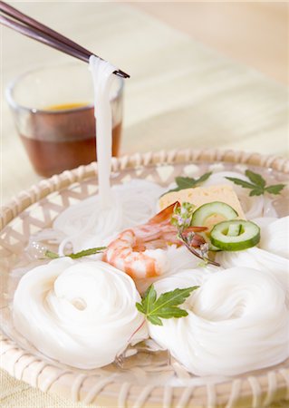 simsearch:670-03709960,k - Fine noodles Foto de stock - Sin royalties Premium, Código: 670-03886031