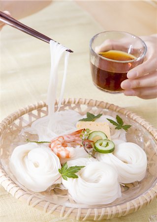 simsearch:670-03709960,k - Fine noodles Foto de stock - Sin royalties Premium, Código: 670-03886032