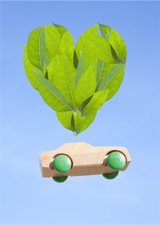 simsearch:670-04249663,k - Coeur en forme de feuille et en bois hot wheels Photographie de stock - Premium Libres de Droits, Code: 670-03886179
