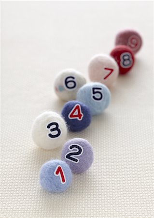 seis - Felted counting balls Foto de stock - Sin royalties Premium, Código: 670-03886373