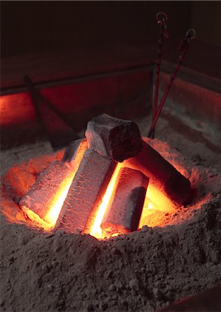 Charcoal fire Foto de stock - Sin royalties Premium, Código: 670-03886616