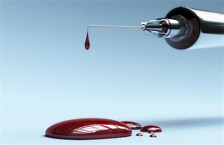 A syringe filled with blood Stock Photo - Premium Royalty-Free, Code: 671-02102556