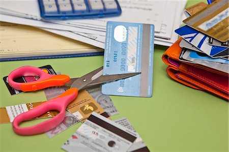 Scissors cutting up credit cards Fotografie stock - Premium Royalty-Free, Codice: 673-06025560