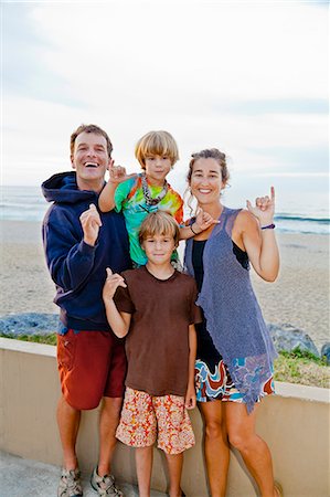 Portrait of man and woman with two boys Foto de stock - Sin royalties Premium, Código: 673-06025632