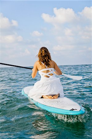simsearch:673-06964481,k - Woman in white dress riding paddle board Foto de stock - Sin royalties Premium, Código: 673-06964466