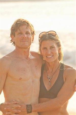 simsearch:673-06964478,k - Happy couple on beach in swimsuits Stockbilder - Premium RF Lizenzfrei, Bildnummer: 673-06964638