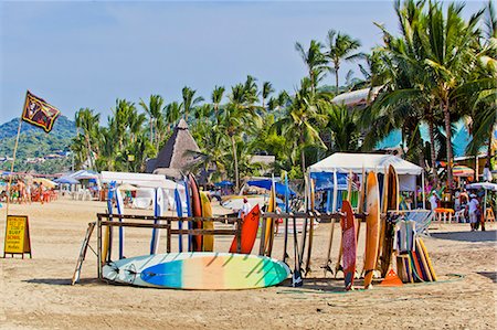 Racks of surfboards on beach at sayulita Photographie de stock - Premium Libres de Droits, Code: 673-06964710