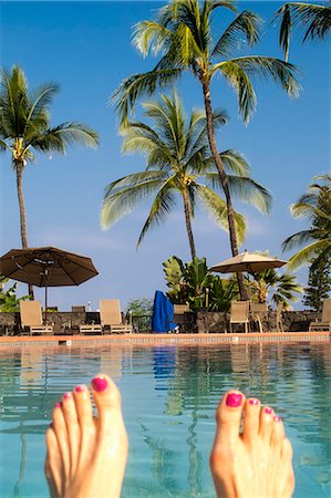 Woman's feet in front of a tropical swimming pool Stock Photo - Premium Royalty-Free, Code: 673-08139210