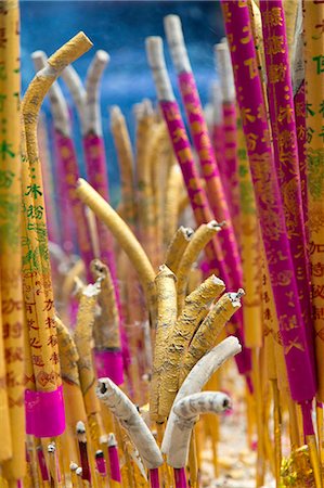 Temple incense burning at the monastery in Leshan, Chengdu Foto de stock - Sin royalties Premium, Código: 673-08139251