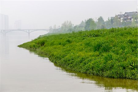 simsearch:673-08139284,k - Misty bridge and a riverside village, Leshan, Sichuan province, China Stockbilder - Premium RF Lizenzfrei, Bildnummer: 673-08139294