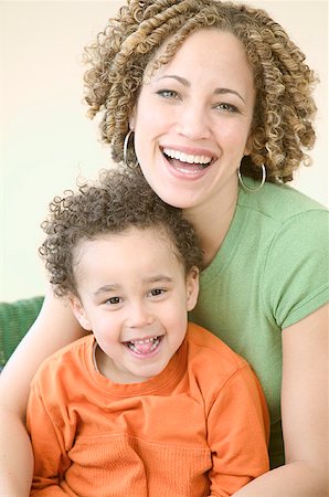 Portrait of a mother and her young son. Foto de stock - Sin royalties Premium, Código: 673-02138018