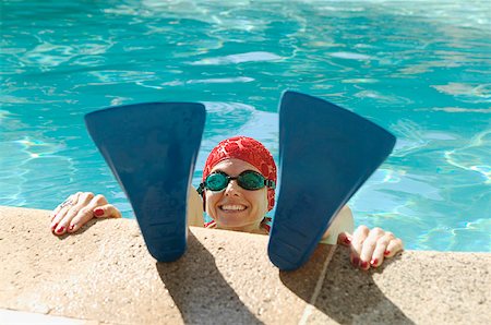 simsearch:673-02138199,k - A woman's face between swim fins. Stock Photo - Premium Royalty-Free, Code: 673-02138221