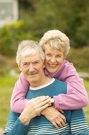simsearch:673-02140177,k - A woman with her arms wrapped around her husband. Fotografie stock - Premium Royalty-Free, Codice: 673-02138424