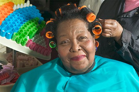Senior woman at the hairdresser. Foto de stock - Sin royalties Premium, Código: 673-02138542