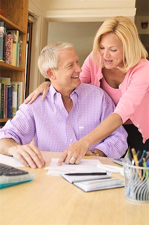 Couple working on paying bills in a home office. Foto de stock - Sin royalties Premium, Código: 673-02138645