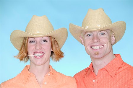 Young couple wearing western cowboy hats Foto de stock - Sin royalties Premium, Código: 673-02138675