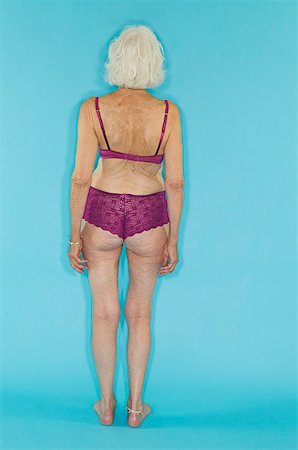 A senior woman modeling lingerie Foto de stock - Sin royalties Premium, Código: 673-02138819