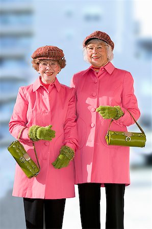 Senior women dressed alike Foto de stock - Sin royalties Premium, Código: 673-02139493