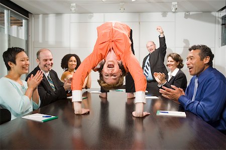 Businesswoman doing backbend at meeting Foto de stock - Sin royalties Premium, Código: 673-02139637