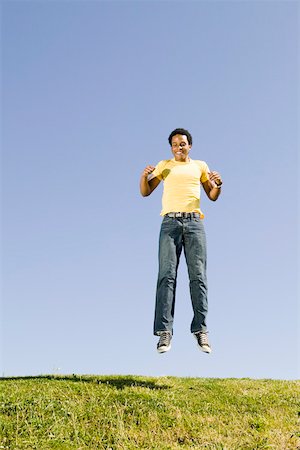 sauter de joie - Homme sautant en l'air Photographie de stock - Premium Libres de Droits, Code: 673-02139794