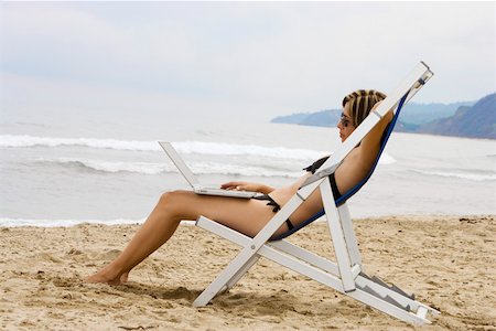 simsearch:400-04168729,k - Woman using laptop at beach Stock Photo - Premium Royalty-Free, Code: 673-02140103