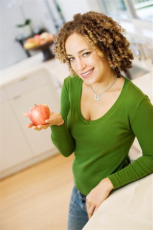 simsearch:673-02140337,k - Portrait of woman with apple in kitchen Stock Photo - Premium Royalty-Free, Code: 673-02140340