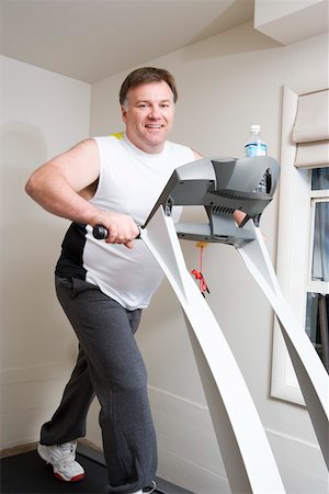 Portrait of overweight man on treadmill Foto de stock - Sin royalties Premium, Código: 673-02140416