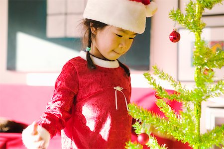 single christmas ball ornament - Little girl with Christmas tree Stock Photo - Premium Royalty-Free, Code: 673-02140594