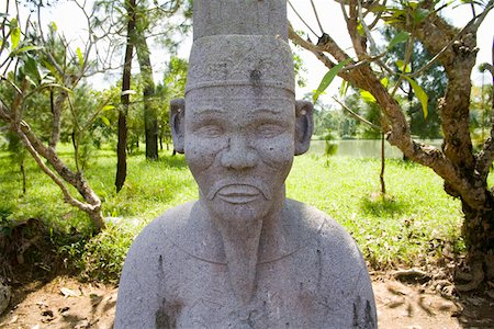 simsearch:673-02140713,k - Statue of Vietnamese ruler at imperial tombs Foto de stock - Royalty Free Premium, Número: 673-02140696