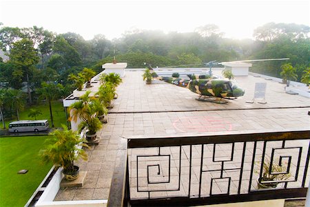 simsearch:673-02140713,k - Helicopter on roof of Vietnamese presidential palace Foto de stock - Royalty Free Premium, Número: 673-02140713