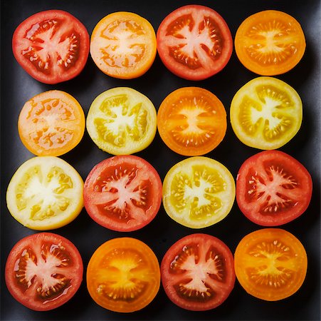 platter overhead view - Closeup of multicolored tomato slices Stock Photo - Premium Royalty-Free, Code: 673-02140824