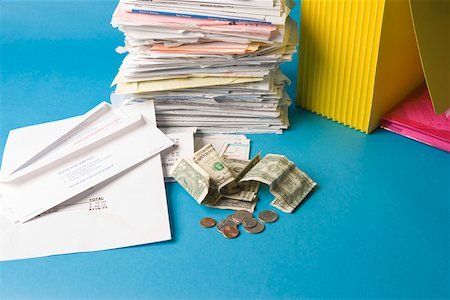 simsearch:673-02139324,k - Stack of paperwork and money Foto de stock - Royalty Free Premium, Número: 673-02140863