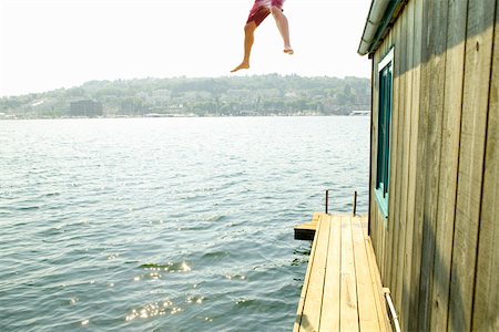 Legs of man jumping into water Foto de stock - Sin royalties Premium, Código: 673-02140887