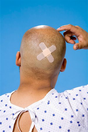 Patient masculin avec des bandages sur la tête Photographie de stock - Premium Libres de Droits, Code: 673-02140999