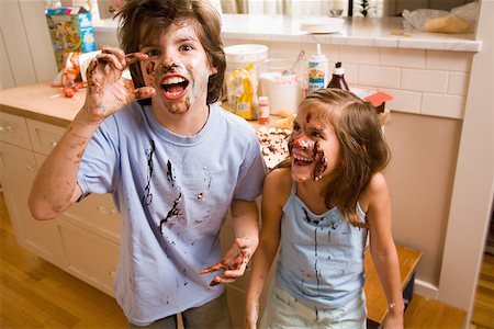 families and chocolate - Brother and sister with food on face Stock Photo - Premium Royalty-Free, Code: 673-02141226