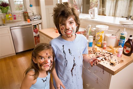families and chocolate - Portrait of brother and sister with food on face Stock Photo - Premium Royalty-Free, Code: 673-02141221