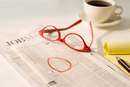 Close up of glasses on classified ads Foto de stock - Sin royalties Premium, Código: 673-02141246