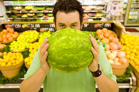 Man holding watermelon in supermarket Fotografie stock - Premium Royalty-Free, Codice: 673-02141522